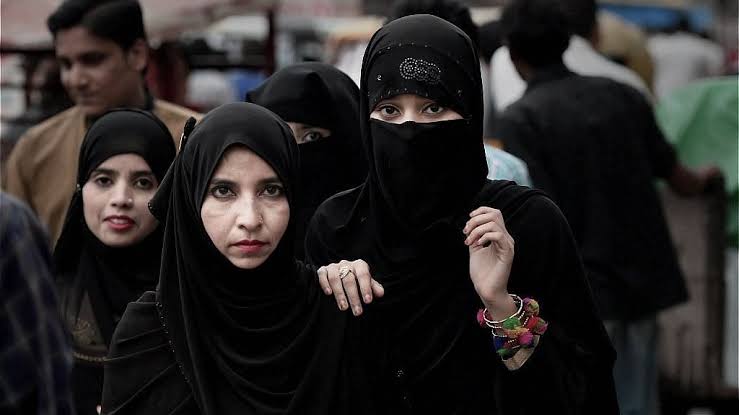 स्कूलों में हिजाब पर रोक ठीक, हाई कोर्ट का फैसला